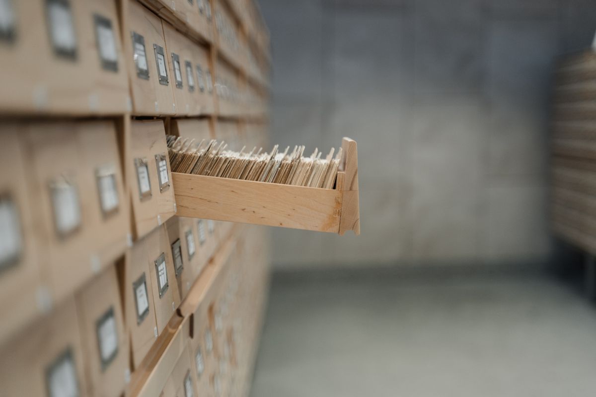 Cómo se vacía la sala de archivo de un despacho de la Part Alta